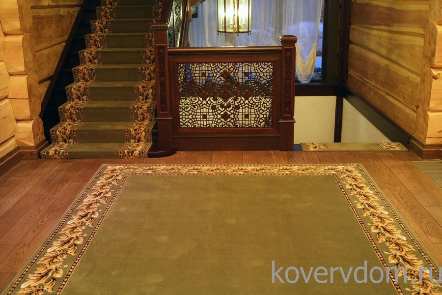 Шерстяная ковровая дорожка с укладкой на лестницу